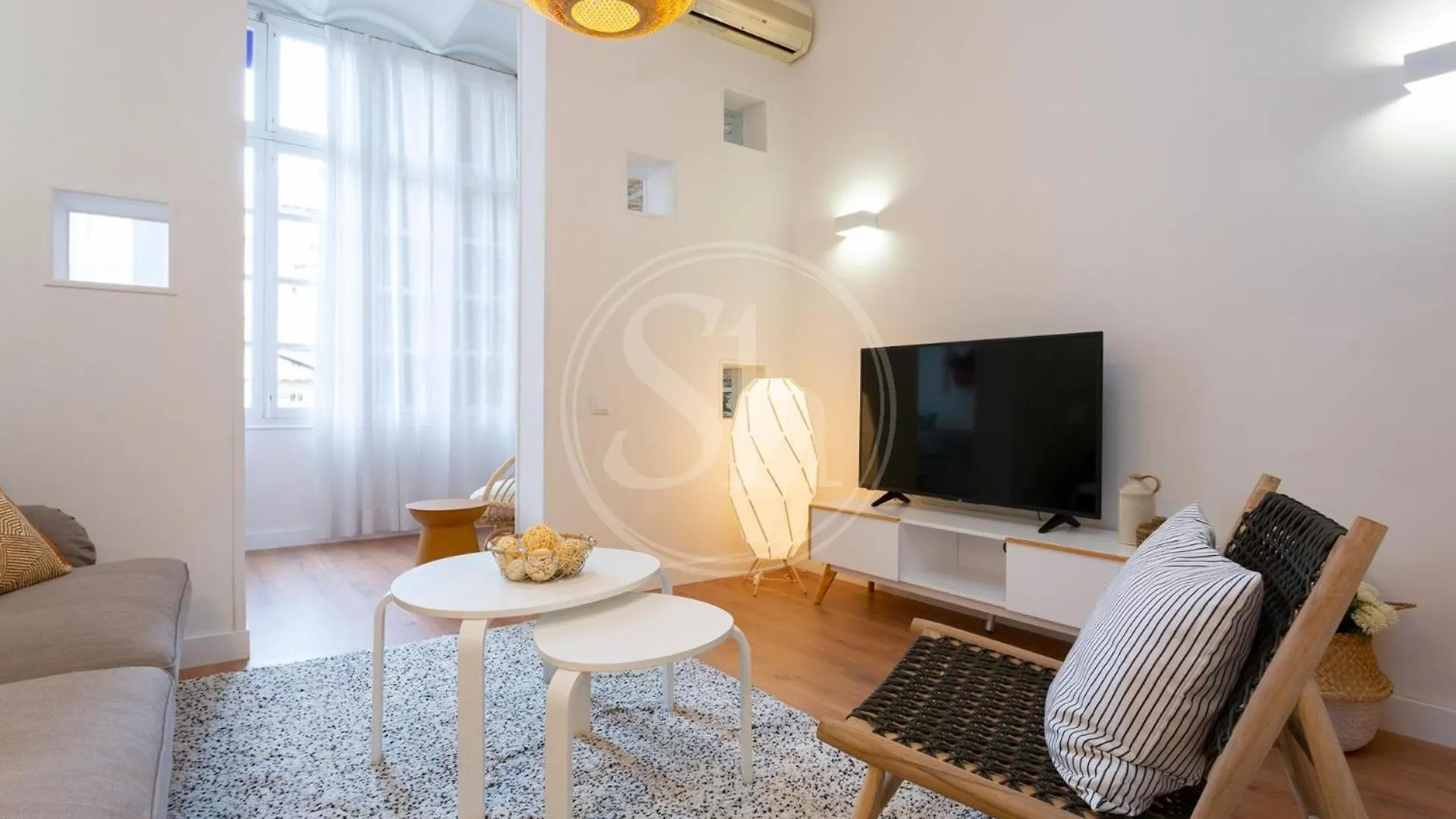 Comodo Piso En Eixample Barcelona Apartment