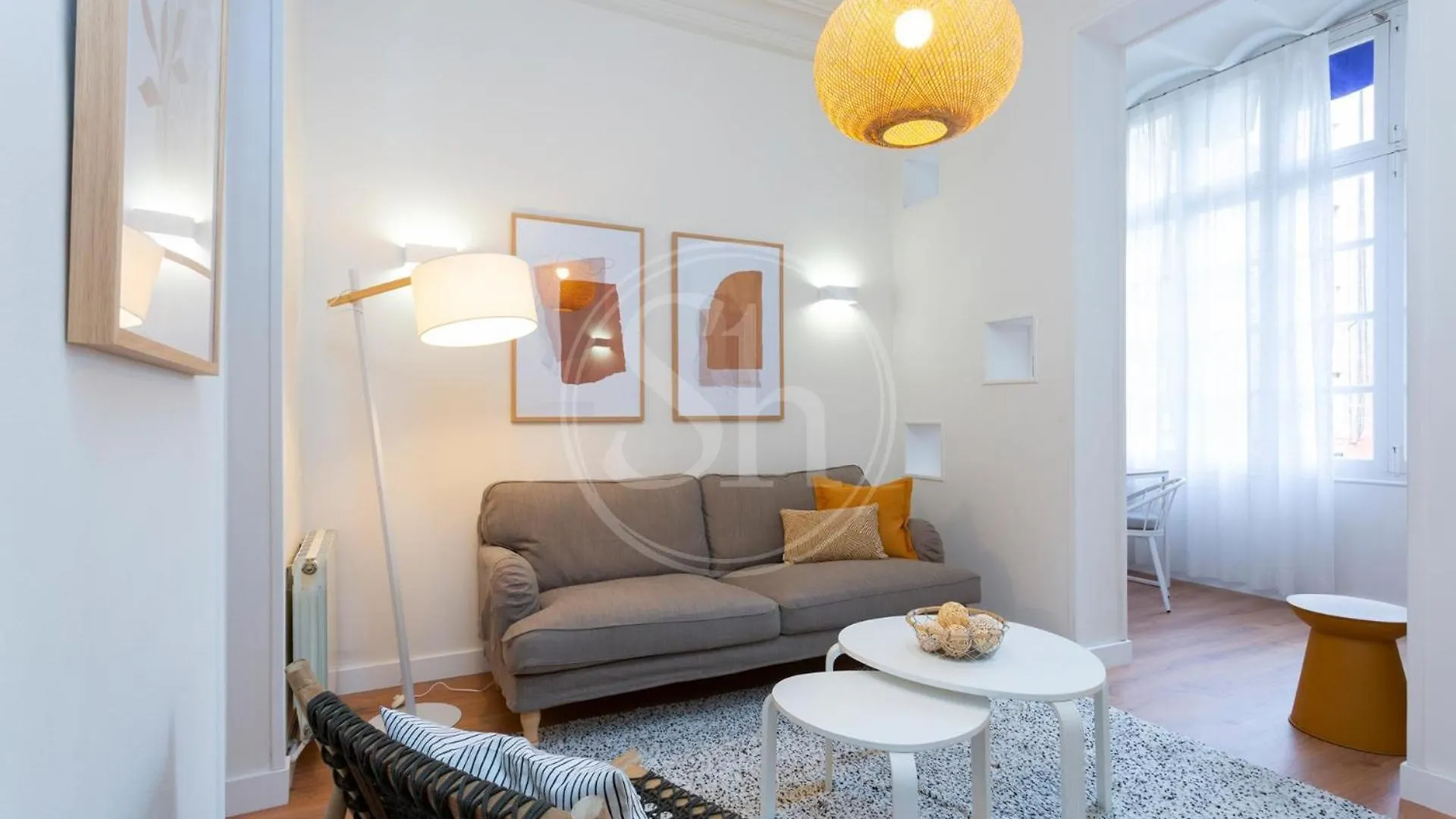 Comodo Piso En Eixample Barcelona Apartman